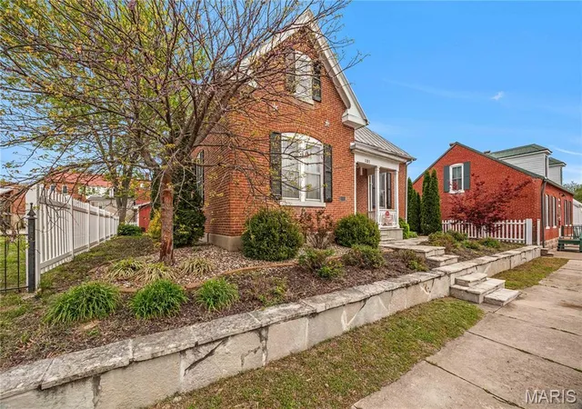 Homes for sale in Hermann, MO | 121 E 5Th St, Hermann, MO 65041 | MLS# MIS26022216