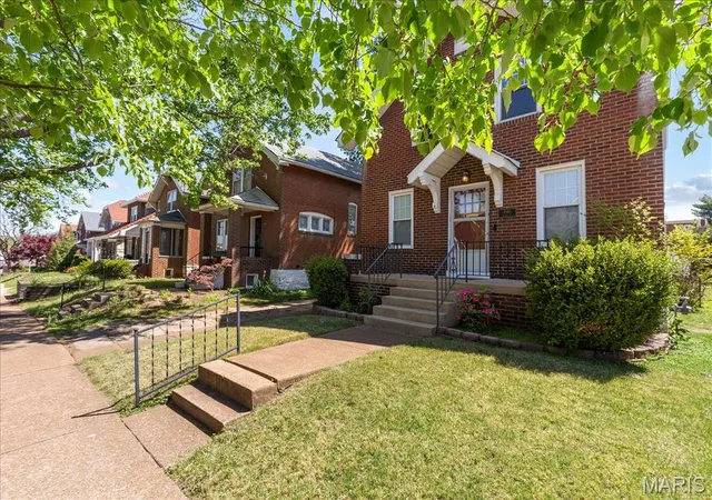 Homes for sale in Saint Louis, MO | 4948 Neosho St, Saint Louis, MO 63109 | MLS# MIS26022257