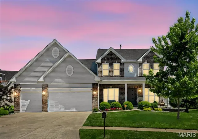 Homes for sale in Fenton, MO | 46 Heritage Pointe Cir, Fenton, MO 63026 | MLS# MIS26022408
