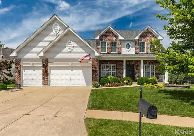 Homes for sale in Fenton, MO | 46 Heritage Pointe Cir, Fenton, MO 63026 | MLS# MIS26022408
