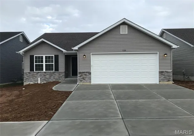 Photo 3 of Sale Pending at 1649 Flagstaff Dr, Festus, MO 63028 | MLS# MIS26022415 | Listing updated on 2026-09-29