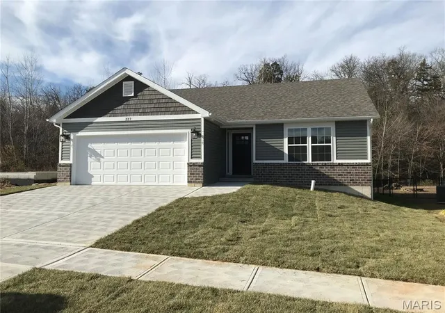 Photo 4 of Sale Pending at 1649 Flagstaff Dr, Festus, MO 63028 | MLS# MIS26022415 | Listing updated on 2026-09-29