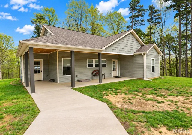 Photo 3 of Single family home for sale at 10562 Scarlet Ridge Dr, Potosi, MO 63664 | MLS# MIS26022438 | Listing updated on 2026-10-08
