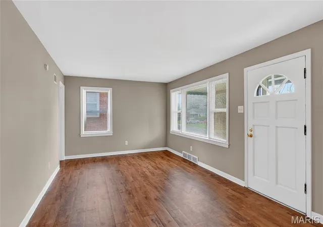 3rd image of 242 Emerling Dr, Saint Louis, MO 63121 | MLS# MIS26022453