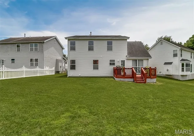 3rd image of 4647 Robbins Grove Dr, Florissant, MO 63034 | MLS# MIS26022467