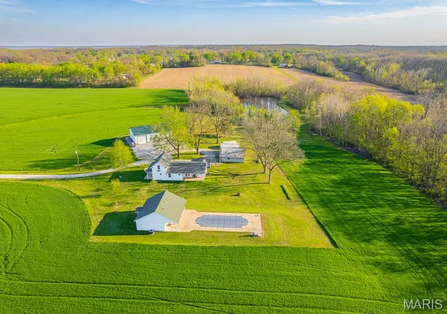 Homes for sale in Carlyle, IL | 21617 Emerald Rd, Carlyle, IL 62231 | MLS# MIS26022482