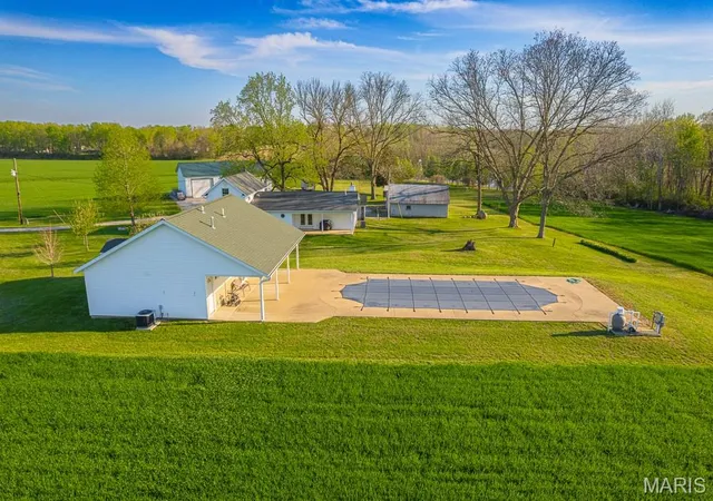 Homes for sale in Carlyle, IL | 21617 Emerald Rd, Carlyle, IL 62231 | MLS# MIS26022482