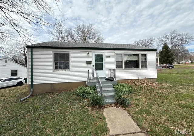 Homes for sale in Hanley Hills, MO | 7500 Haywood Dr, Hanley Hills, MO 63133 | MLS# MIS26022506