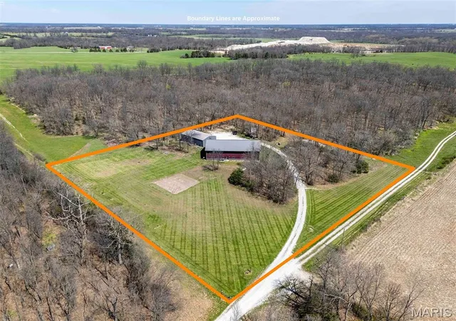 Photo 3 of Single Family Residence at 5596 Shelby 336, Shelbina, MO 63468 | MLS# MIS26022515 | | Sold on 2026-06-09