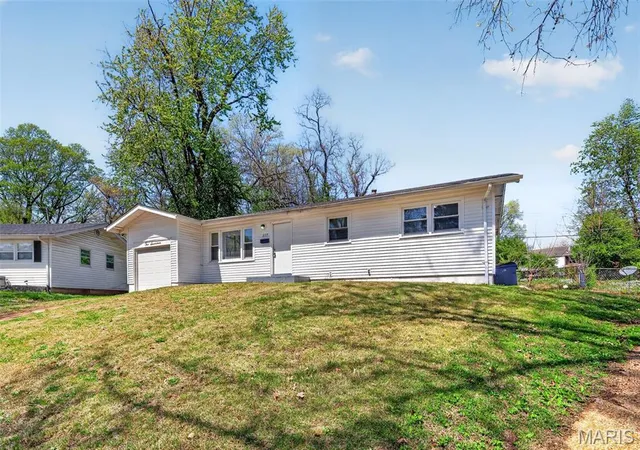 image of 117 Bayview Dr, Saint Louis, MO 63135 | MLS# MIS26022540