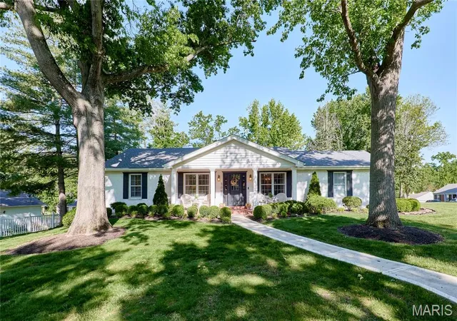 Homes for sale in Ballwin, MO | 309 Providence Rd, Ballwin, MO 63011 | MLS# MIS26022558