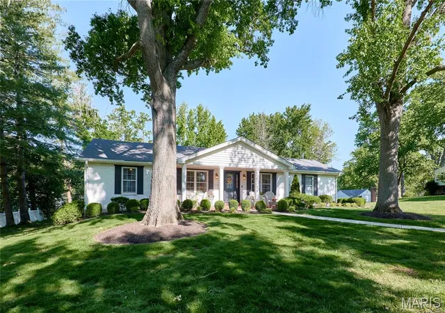 Homes for sale in Ballwin, MO | 309 Providence Rd, Ballwin, MO 63011 | MLS# MIS26022558