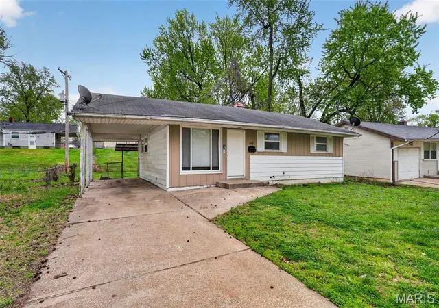 Photo 3 of Sale Pending at 10718 Glen Garry Rd, Saint Louis, MO 63137 | MLS# MIS26022569 | Listing updated on 2026-09-22