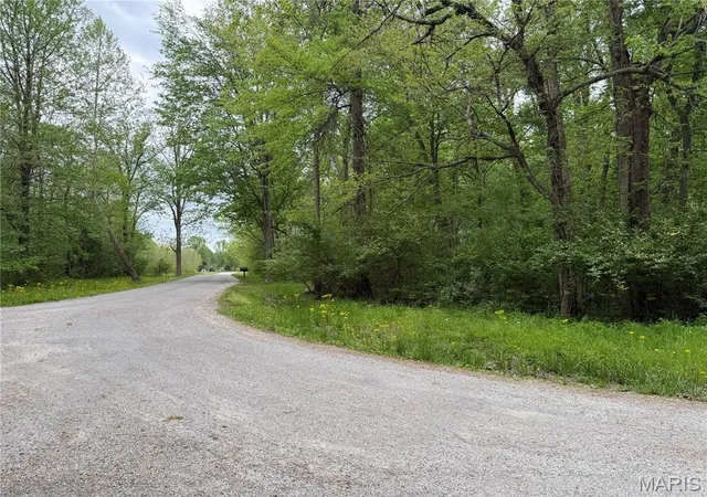 Homes for sale in Carbondale, IL | 11 Choctaw Dr, Carbondale, IL 62901 | MLS# MIS26022599