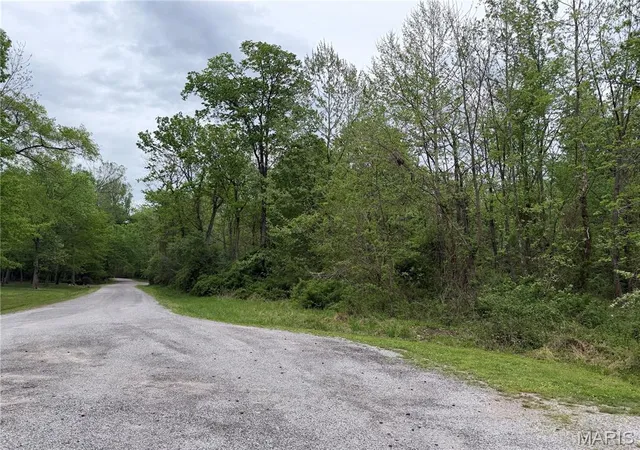 Homes for sale in Carbondale, IL | 11 Choctaw Dr, Carbondale, IL 62901 | MLS# MIS26022599