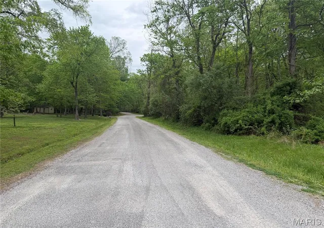 Homes for sale in Carbondale, IL | 11 Choctaw Dr, Carbondale, IL 62901 | MLS# MIS26022599
