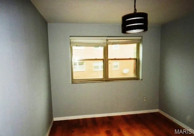 2nd image of 4 Delcrest Ct, St Louis, MO 63124