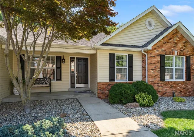 Photo 4 of Single family home for sale at 961 Sturbridge Trl, O Fallon, IL 62269 | MLS# MIS26022646 | Listing updated on 2026-09-13