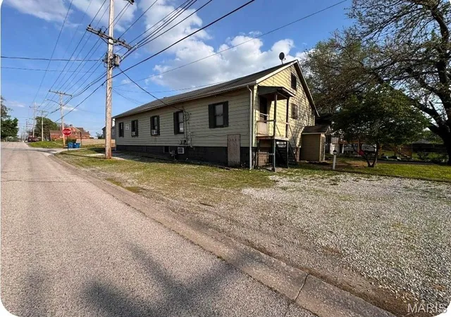 Photo 2 of Single family home for sale at 2137 Bryan Ave, Granite City, IL 62040 | MLS# MIS26022702 | Listing updated on 2026-09-20