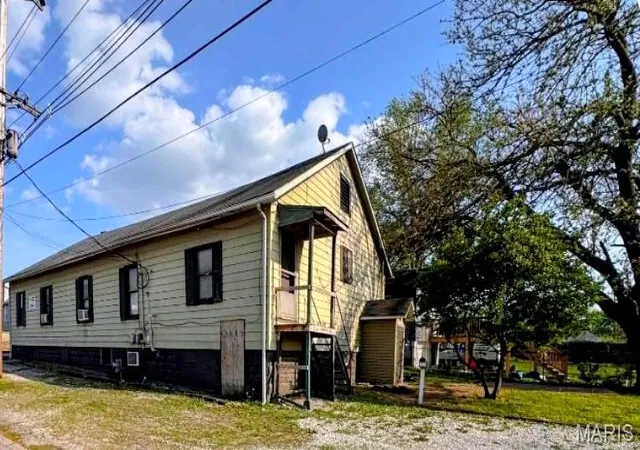 Homes for sale in Granite City, IL | 2137 Bryan Ave, Granite City, IL 62040 | MLS# MIS26022702