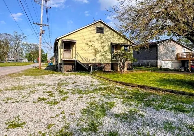 Photo 3 of Single family home for sale at 2137 Bryan Ave, Granite City, IL 62040 | MLS# MIS26022702 | Listing updated on 2026-10-11
