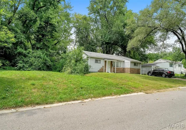 Homes for sale in Saint Louis, MO | 10145 Earl Dr, Saint Louis, MO 63136 | MLS# MIS26022714