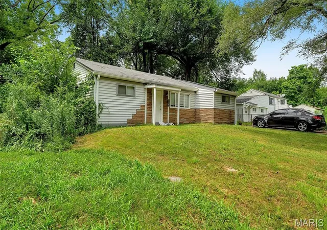 Homes for sale in Saint Louis, MO | 10145 Earl Dr, Saint Louis, MO 63136 | MLS# MIS26022714