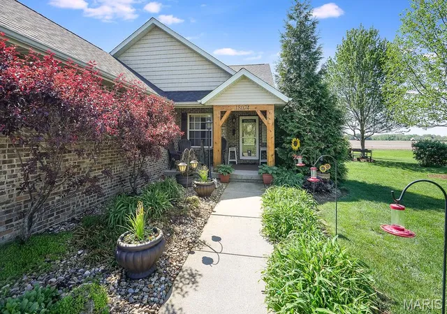 Photo 2 of Single family home for sale at 18074 W Oxford Rd, Staunton, IL 62088 | MLS# MIS26022740 | Listing updated on 2026-10-06