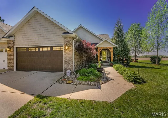 Photo 3 of Single family home for sale at 18074 W Oxford Rd, Staunton, IL 62088 | MLS# MIS26022740 | Listing updated on 2026-10-06