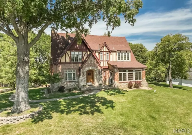 Photo 1 of Sale Pending at 735 River Hills Dr, Fenton, MO 63026 | MLS# MIS26022772 | Listing updated on 2026-09-08