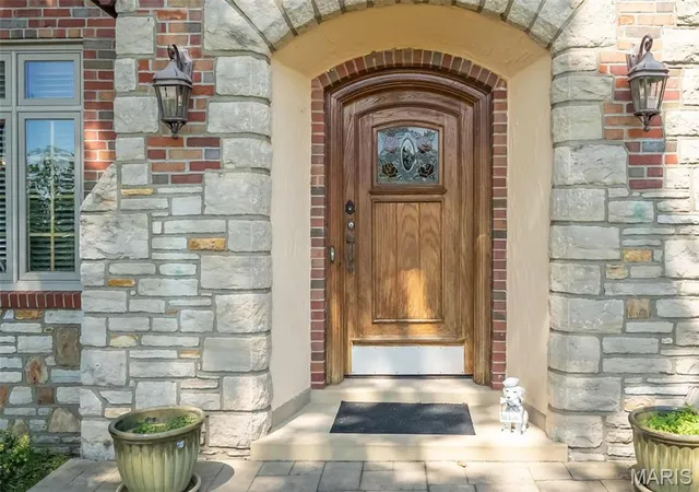 Photo 2 of Sale Pending at 735 River Hills Dr, Fenton, MO 63026 | MLS# MIS26022772 | Listing updated on 2026-09-08
