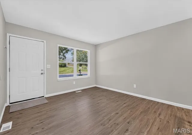 Photo 4 of Single family home for sale at 48 Laura Dr, Saint Peters, MO 63376 | MLS# MIS26022785 | Listing updated on 2026-09-17