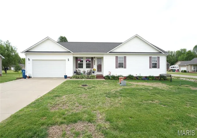 Homes for sale in Dexter, MO | 12109 Hidden Meadow Ln, Dexter, MO 63841 | MLS# MIS26022787