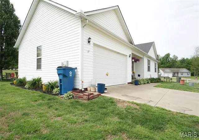Homes for sale in Dexter, MO | 12109 Hidden Meadow Ln, Dexter, MO 63841 | MLS# MIS26022787