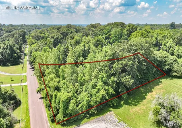 1st image of 2200 Henry St, Alton, IL 62002 | MLS# MIS26022820
