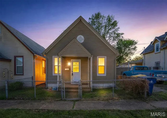 Homes for sale in De Soto, MO | 129 E Pratt St, De Soto, MO 63020 | MLS# MIS26022839