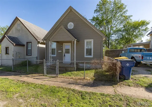 Homes for sale in De Soto, MO | 129 E Pratt St, De Soto, MO 63020 | MLS# MIS26022839