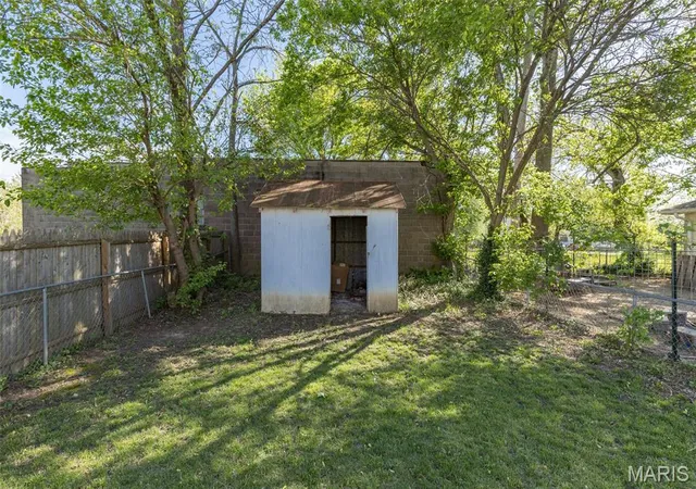 Homes for sale in De Soto, MO | 129 E Pratt St, De Soto, MO 63020 | MLS# MIS26022839