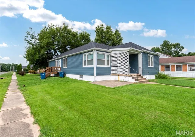 2nd image of 110 W 4t St, Saint Jacob, IL 62281 | MLS# MIS26022879