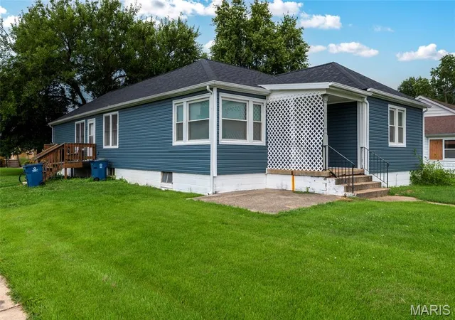 3rd image of 110 W 4t St, Saint Jacob, IL 62281 | MLS# MIS26022879