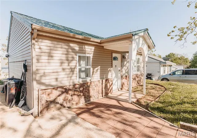 Homes for sale in Waynesville, MO | 106 N Newport Ln, Waynesville, MO 65583 | MLS# MIS26022942