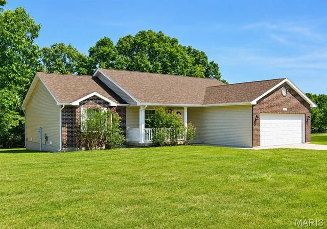 Photo 2 of Single family home for sale at 21053 Larson Rd, Waynesville, MO 65583 | MLS# MIS26023014 | Listing updated on 2026-10-06