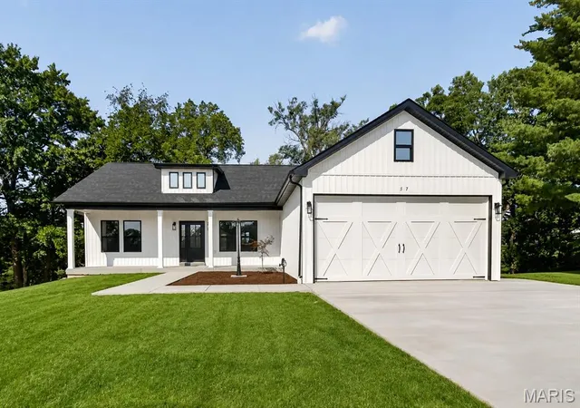 Photo 1 of Single family home for sale at 57 Straight St, Elsberry, MO 63343 | MLS# MIS26023036 | Listing updated on 2026-08-28