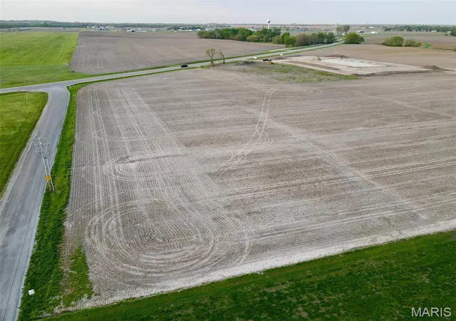 Homes for sale in Highland, IL | 00 Us Hwy 40, Highland, IL 62249 | MLS# MIS26023075