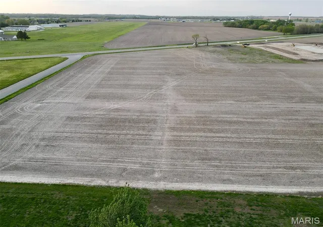 Homes for sale in Highland, IL | 00 Us Hwy 40, Highland, IL 62249 | MLS# MIS26023075