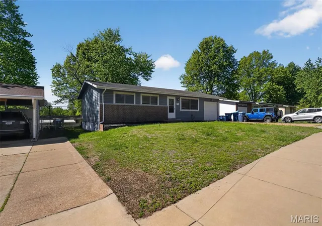 3rd image of 1752 Hudson Rd, St Louis, MO 63136 | MLS# MIS26023115