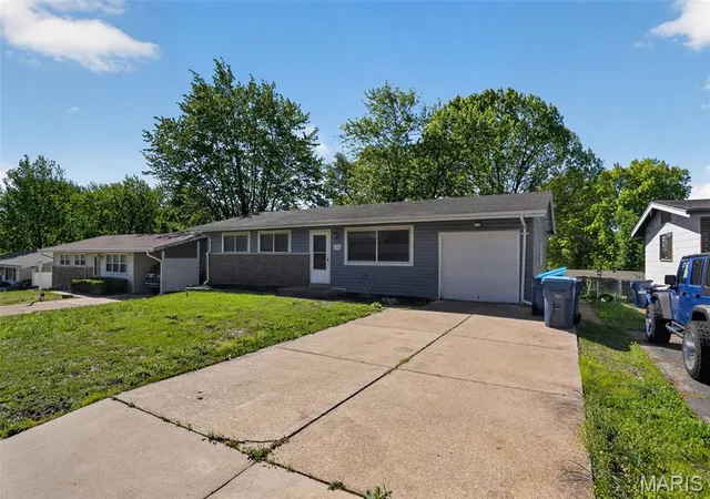 4th image of 1752 Hudson Rd, St Louis, MO 63136 | MLS# MIS26023115