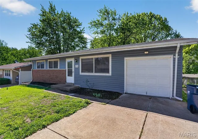 5th image of 1752 Hudson Rd, St Louis, MO 63136 | MLS# MIS26023115