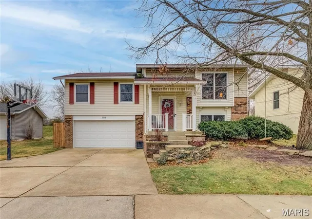 Homes for sale in Ballwin, MO | 808 Timberfield Dr, Ballwin, MO 63021 | MLS# MIS26023117