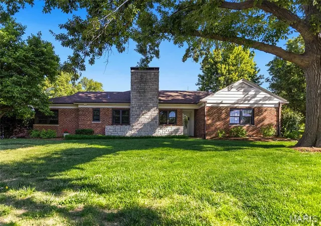 Photo 1 of Single family home for sale at 8015 New Hvn Ave, Saint Louis, MO 63123 | MLS# MIS26023135 | Listing updated on 2026-10-05